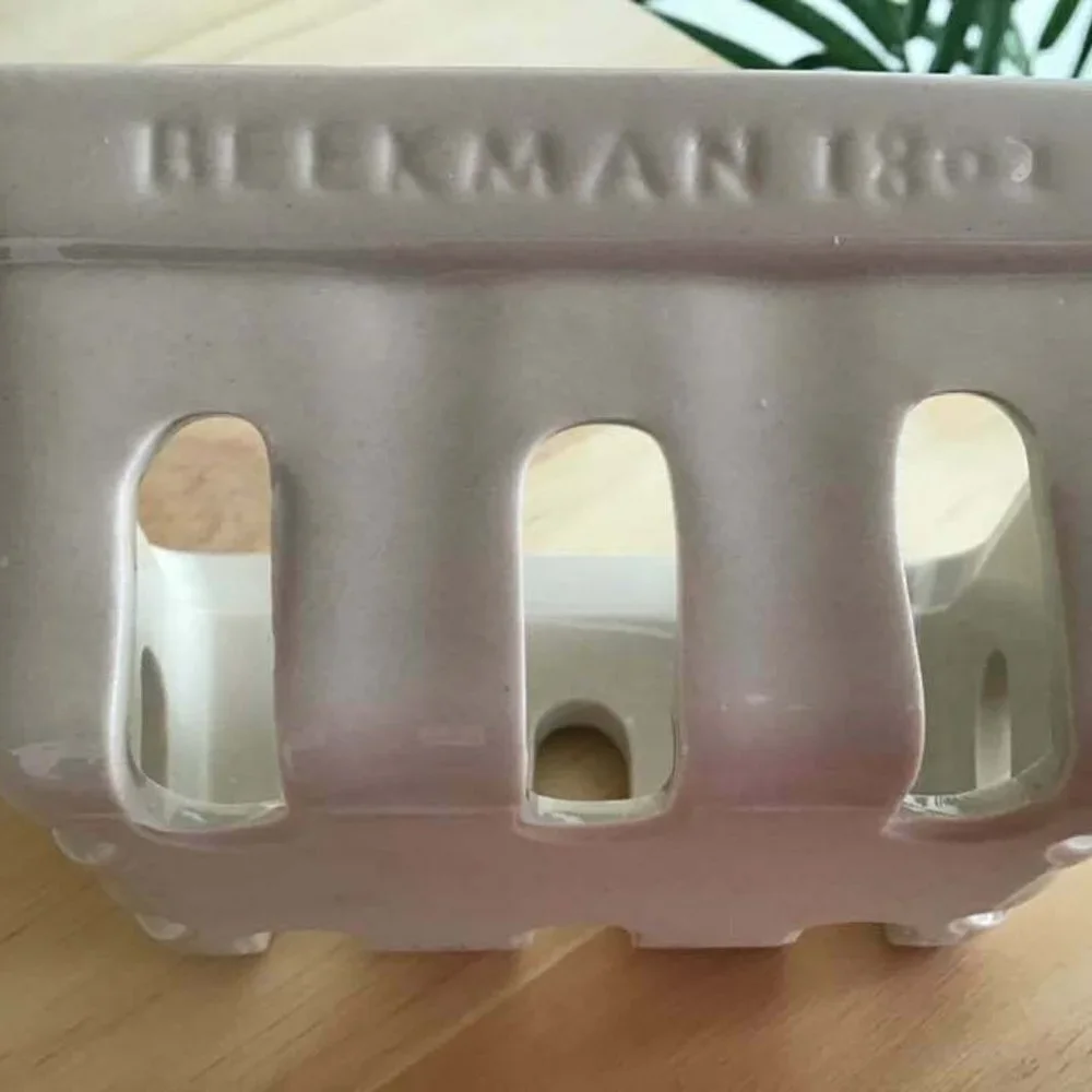 Beekman 1802 Ceramic Soap Dish for 3.5 oz. palm size bars / Brand New